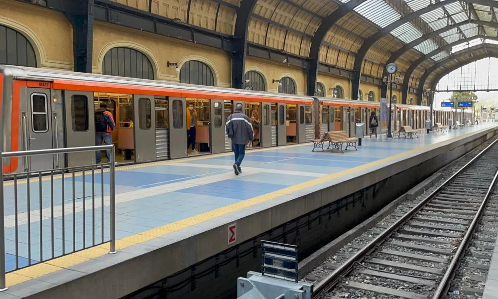 Συνελήφθη ο δράστης της επίθεσης σε μετανάστη στον ηλεκτρικό